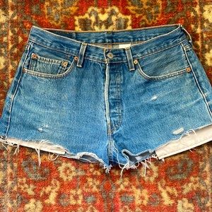 Vintage Distressed Levi Shorts 34 w